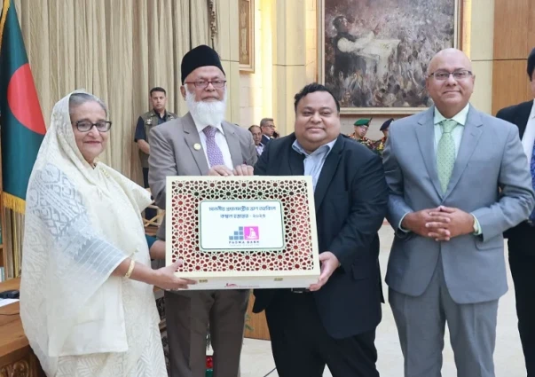 প্রধানমন্ত্রীর ত্রাণ তহবিলে পদ্মা ব্যাংকের কম্বল বিতরণ