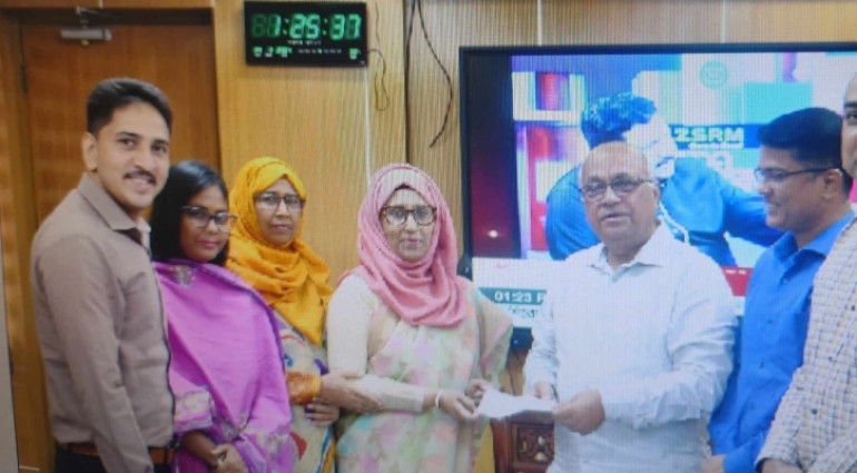 প্রধান উপদেষ্টার পক্ষে ৩ কোটি ৯৫ লাখ টাকার আনুদানের চেক গ্রহণ করলেন দুর্যোগ উপদেষ্টা
