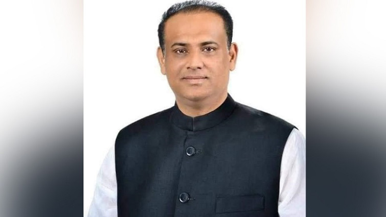 এবার সাবেক ভূমিমন্ত্রী জাভেদ ও তার স্ত্রীর অ্যাকাউন্ট ফ্রিজ