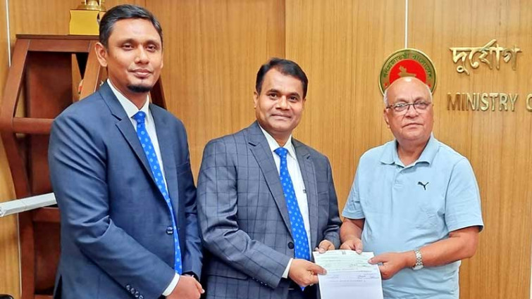 বন্যার্তদের সহায়তায় শাহ্জালাল ইসলামী ব্যাংকের দেড় কোটি টাকা অনুদান