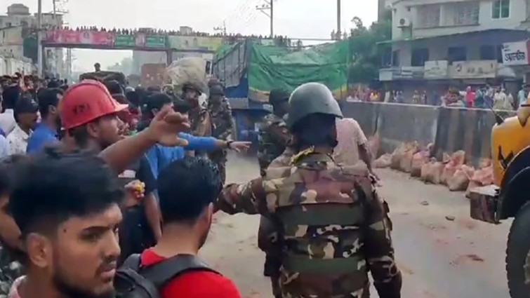 আশুলিয়া-টঙ্গীতে ৪৬ পোশাক কারখানায় ছুটি ঘোষণা