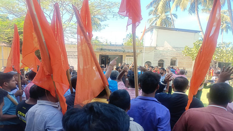 চাতলাপুর শুল্ক স্টেশনে ইসকনের বাধায় আমদানি-রফতানি বন্ধ