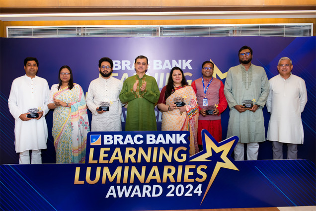 সহকর্মীদের ‘লার্নিং লুমিনারিজ’ সম্মাননা দিলো ব্র্যাক ব্যাংক