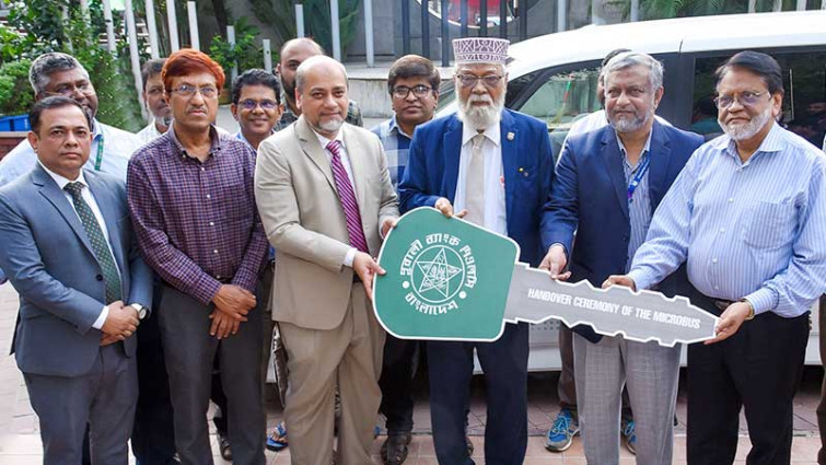 আহ্ছানউল্লা বিশ্ববিদ্যালয়কে পূবালী ব্যাংকের মাইক্রোবাস উপহার