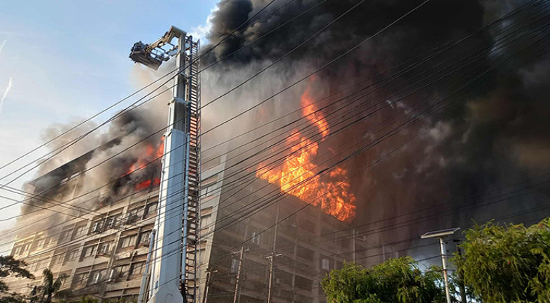 চট্টগ্রাম ইপিজেডে কারখানায় ভয়াবহ আগুন