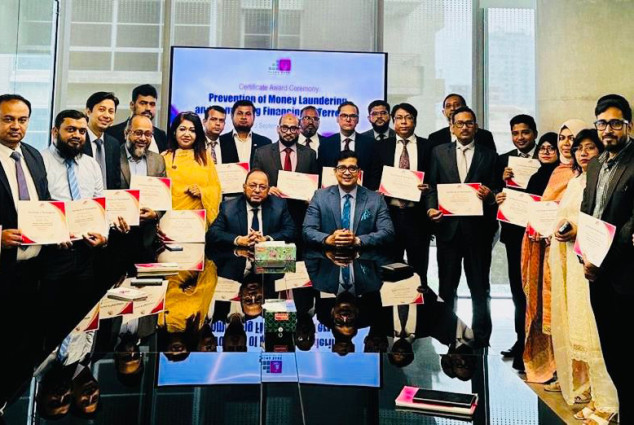 পদ্মা ব্যাংক আয়োজিত অর্থ পাচার ও সন্ত্রাসী কর্মকাণ্ডে অর্থায়ন প্রতিরোধ বিষয়ক কর্মশালার সার্টিফিকেট প্রদান অনুষ্ঠিত