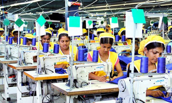 পোশাকের কার্যাদেশ চলে যাচ্ছে অন্য দেশে